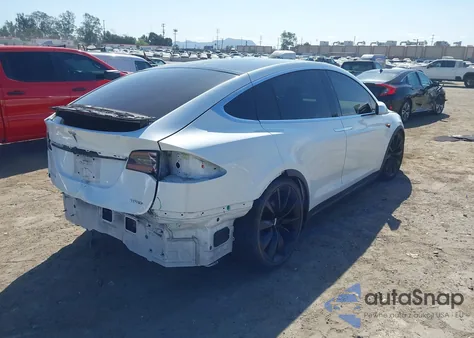 2018 Tesla Model X 100D/75D/P100D z USA, uszkodzony, nr VIN 5YJXCBE22JF103533